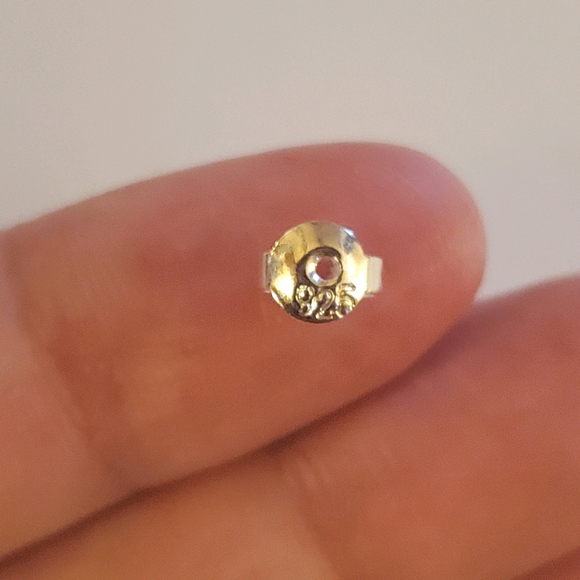 NWOT Tiny Silver Daisy Studs - Picture 12 of 12